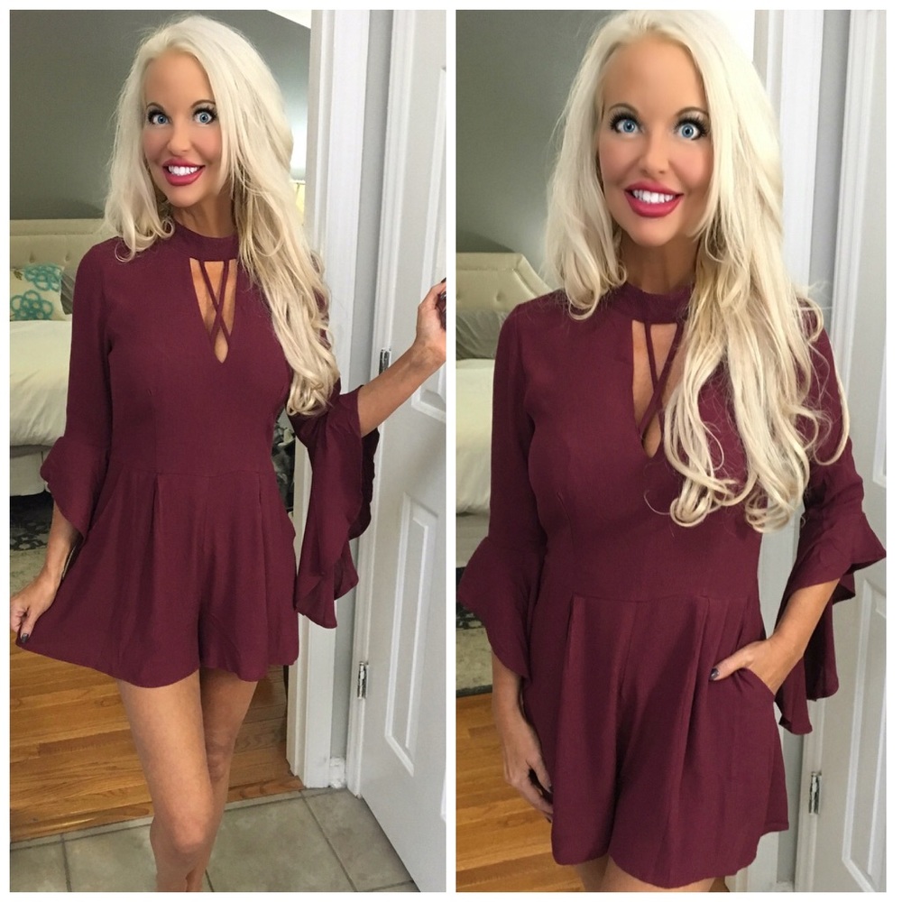 ❤️SALE!!  LAST 1! Bell Sleeves Criss Cross Romper! - Picture 2 of 4